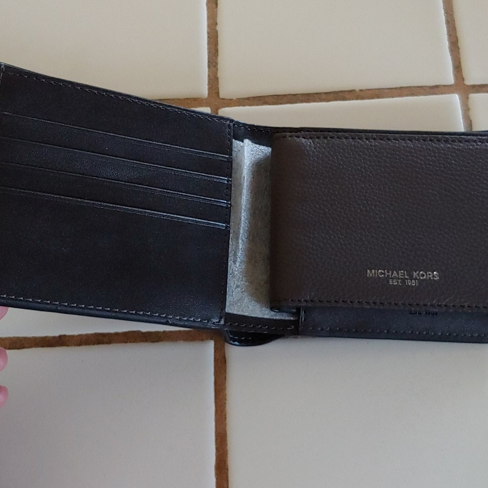 NWT Michael Kors Wallet - Picture 2 of 8